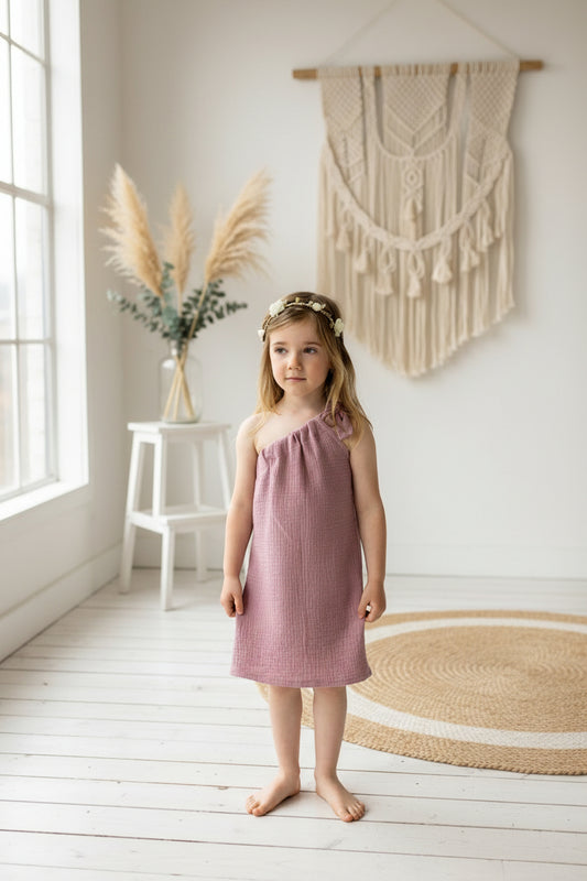 Dívčí šaty z mušelínu, na jedno rameno - Allie