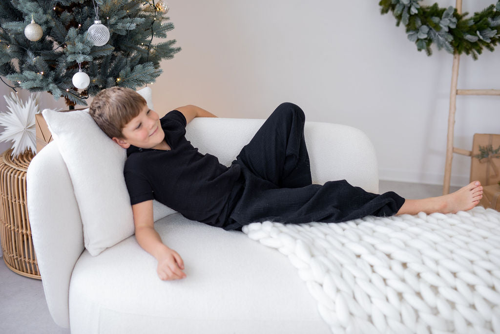chlapecke-balonove-kalhoty-pohodli- styl-volnost-v- jednom- lehky- mušelín-Jsou -vzdušné-neomezují-se- v -pohybbu-elegantní-střihu-do -města- na víkendovou pohodu-Ležérní vzhled-
Elastický- pas -pro -maximální pohodlí-Ideální -na -jaro- léto- i -teplé -podzimní-dny-cerna