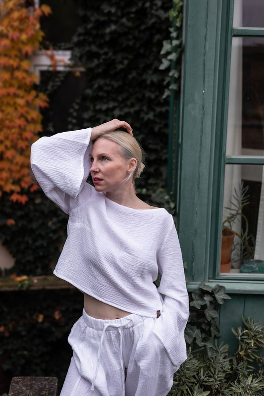 damsky-top-Lehkost-elegance-volnost-jemny- bavlneny-muselin-siroke-rukavy-perfektne-ladi-s-nasimi-balonovymi-kalhotami–Styl-komfort-na-jedničku-Idealni-pro-každodeni- noseni-bila