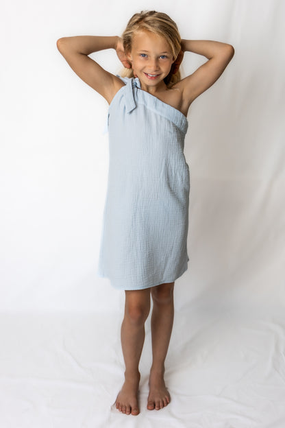 Dívčí šaty  z mušelínu, na jedno rameno -Allie