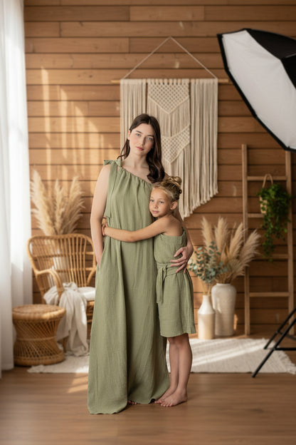 Dámské šaty z mušelínu ,na jedno rameno -Allie