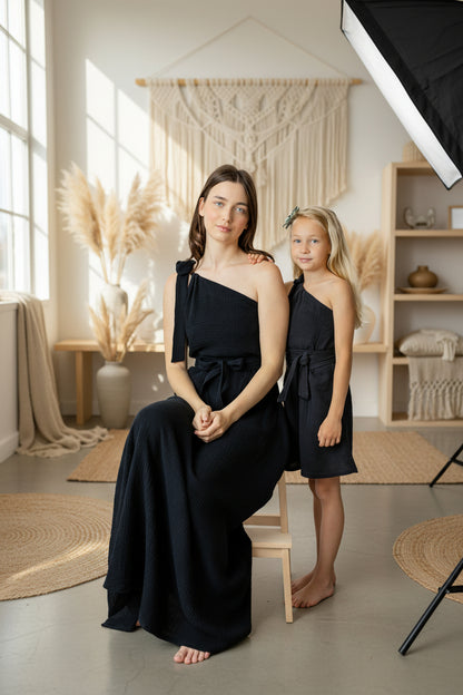 Dívčí šaty  z mušelínu, na jedno rameno -Allie