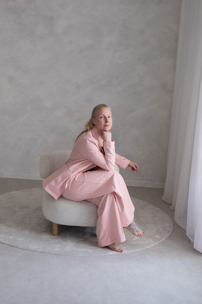 pohodlny-a-prijemny-material-precizni-a-propracovany-moznost-kombinace-do-setu-s-kalhotami-AMARAL-a-AITANA-barevne-i-materialy-dokonale-sladene-vhodne-pro-kazdodenni-noseni-elegantni-prílezitosti-ruzova