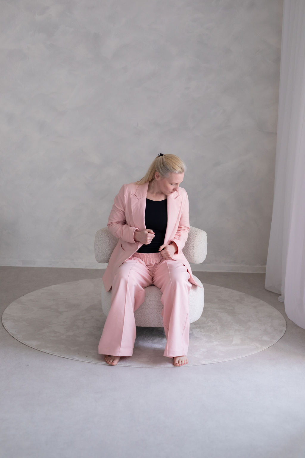 pohodlny-a-prijemny-material-precizni-a-propracovany-moznost-kombinace-do-setu-s-kalhotami-AMARAL-a-AITANA-barevne-i-materialy-dokonale-sladene-vhodne-pro-kazdodenni-noseni-elegantni-prílezitosti-ruzova