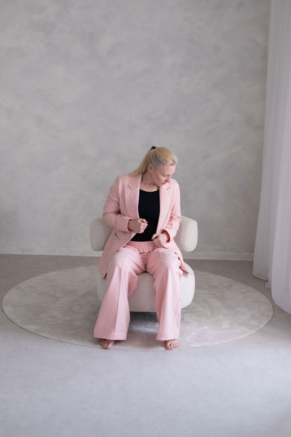 pohodlny-a-prijemny-material-precizni-a-propracovany-moznost-kombinace-do-setu-s-kalhotami-AMARAL-a-AITANA-barevne-i-materialy-dokonale-sladene-vhodne-pro-kazdodenni-noseni-elegantni-prílezitosti-ruzova