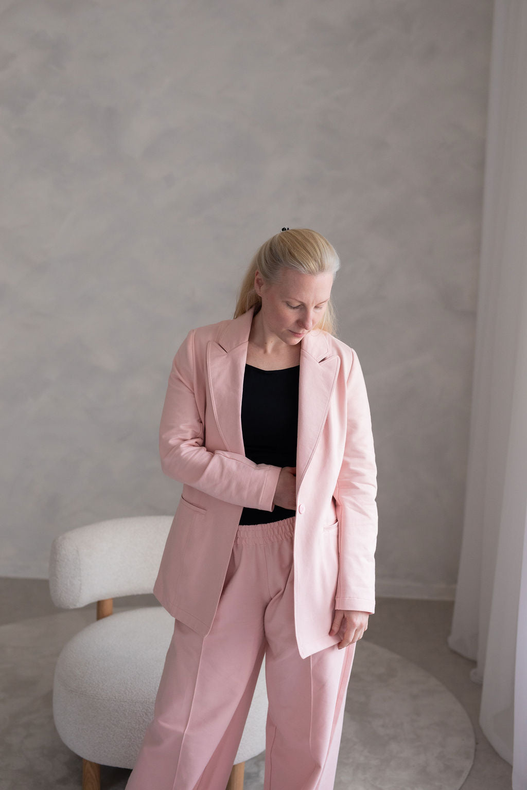 pohodlny-a-prijemny-material-precizni-a-propracovany-moznost-kombinace-do-setu-s-kalhotami-AMARAL-a-AITANA-barevne-i-materialy-dokonale-sladene-vhodne-pro-kazdodenni-noseni-elegantni-prílezitosti-ruzova