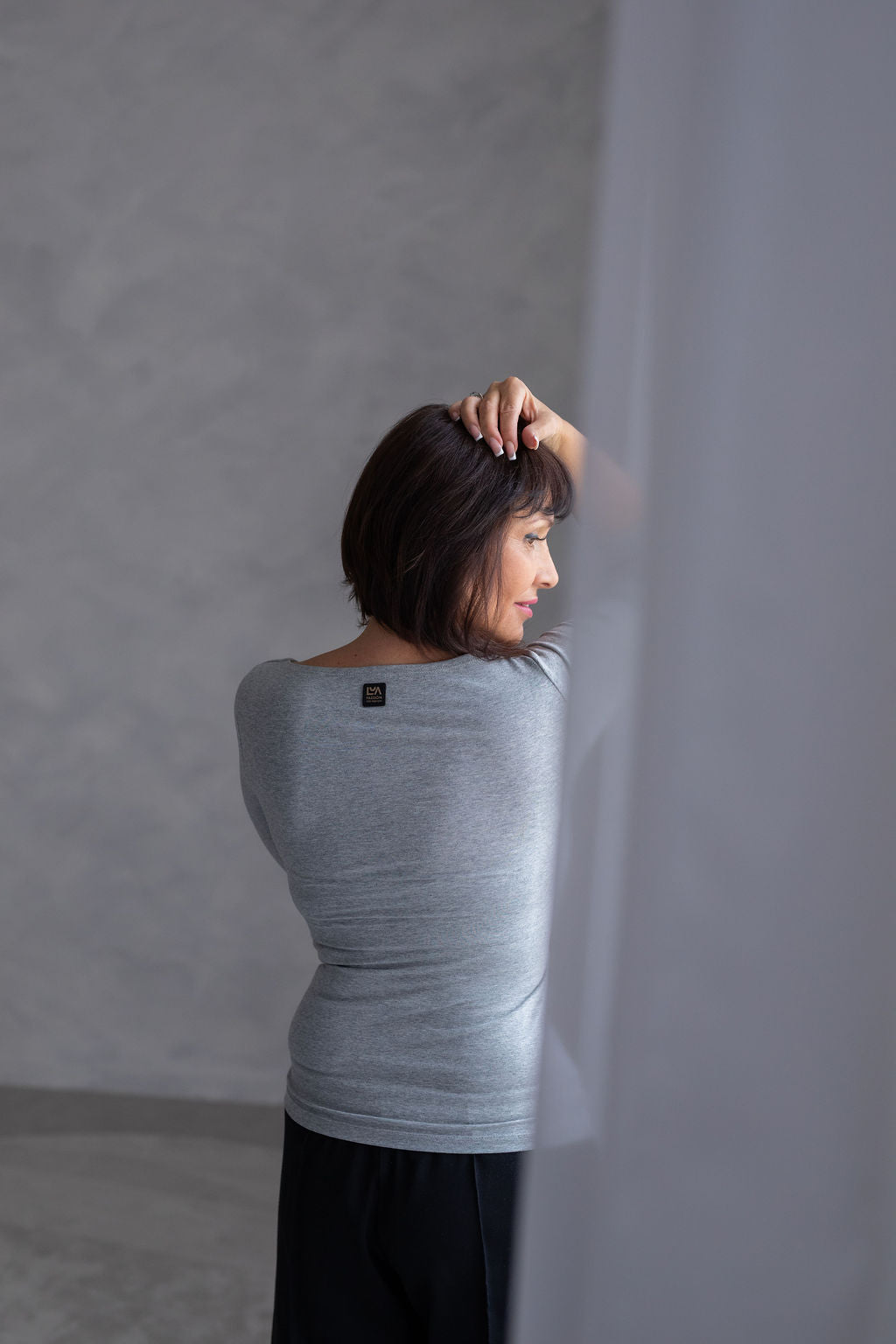 damske-upletove-triko-kulaty-vystrih-3/4-rukavy-pohodlny-strih-jemne-kopiruje-postavu-vhodne-pro-kazdodenni-noseni-sedy-melir-svetly