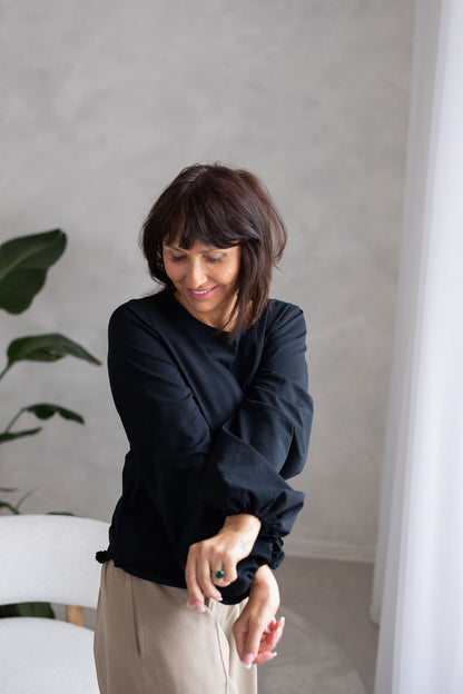 piíjemny-a-pruzny-uplet-vystrih-lodickovy-dlouhe-balonove-rukavy-pohodlny-strih-na-kazdodenni-noseni-si-ho-uplne-zamilujete-cerna