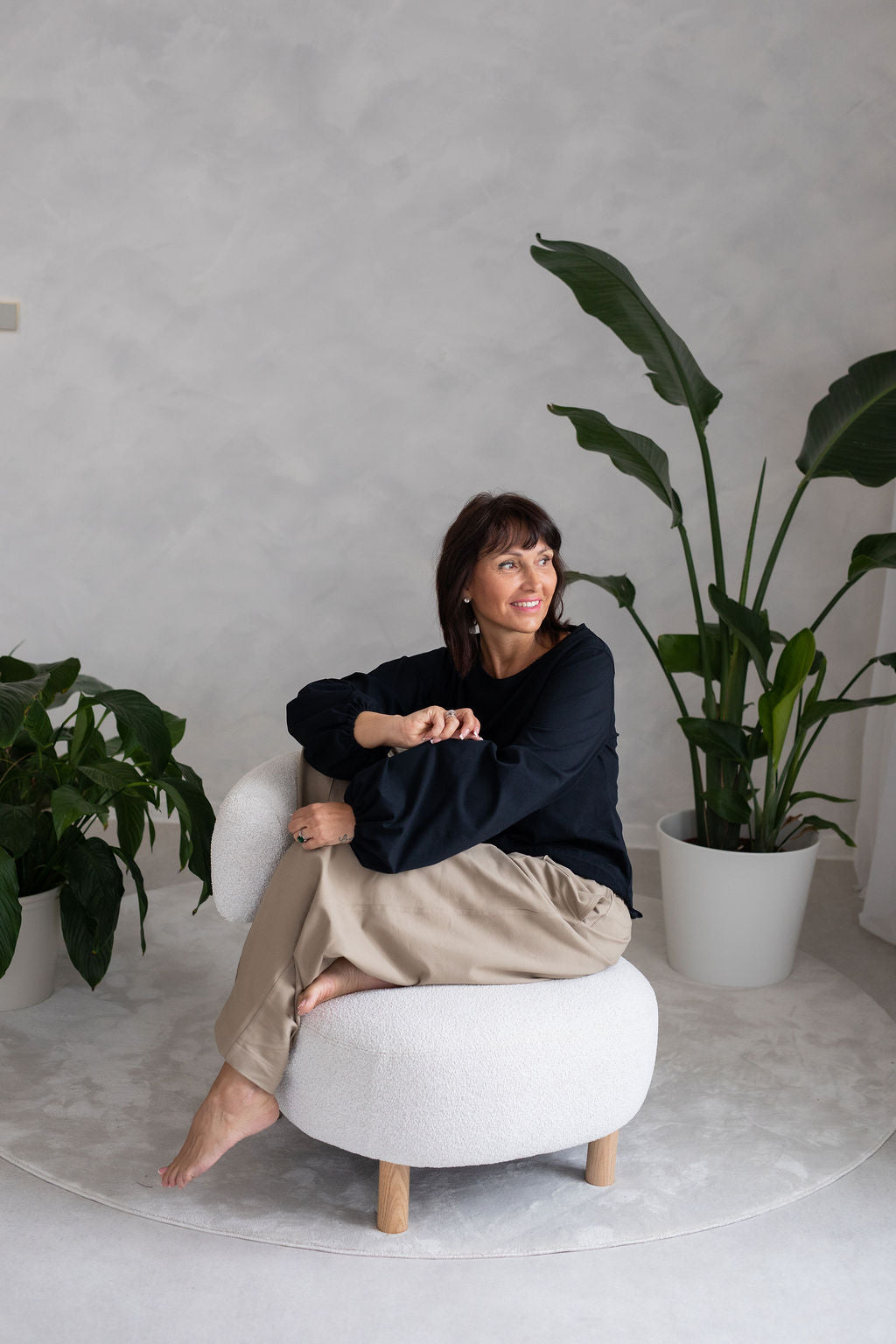 piíjemny-a-pruzny-uplet-vystrih-lodickovy-dlouhe-balonove-rukavy-pohodlny-strih-na-kazdodenni-noseni-si-ho-uplne-zamilujete-cerna