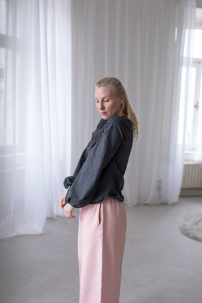 piíjemny-a-pruzny-uplet-vystrih-lodickovy-dlouhe-balonove-rukavy-pohodlny-strih-na-kazdodenni-noseni-si-ho-uplne-zamilujete-sedy-melir-tmavy