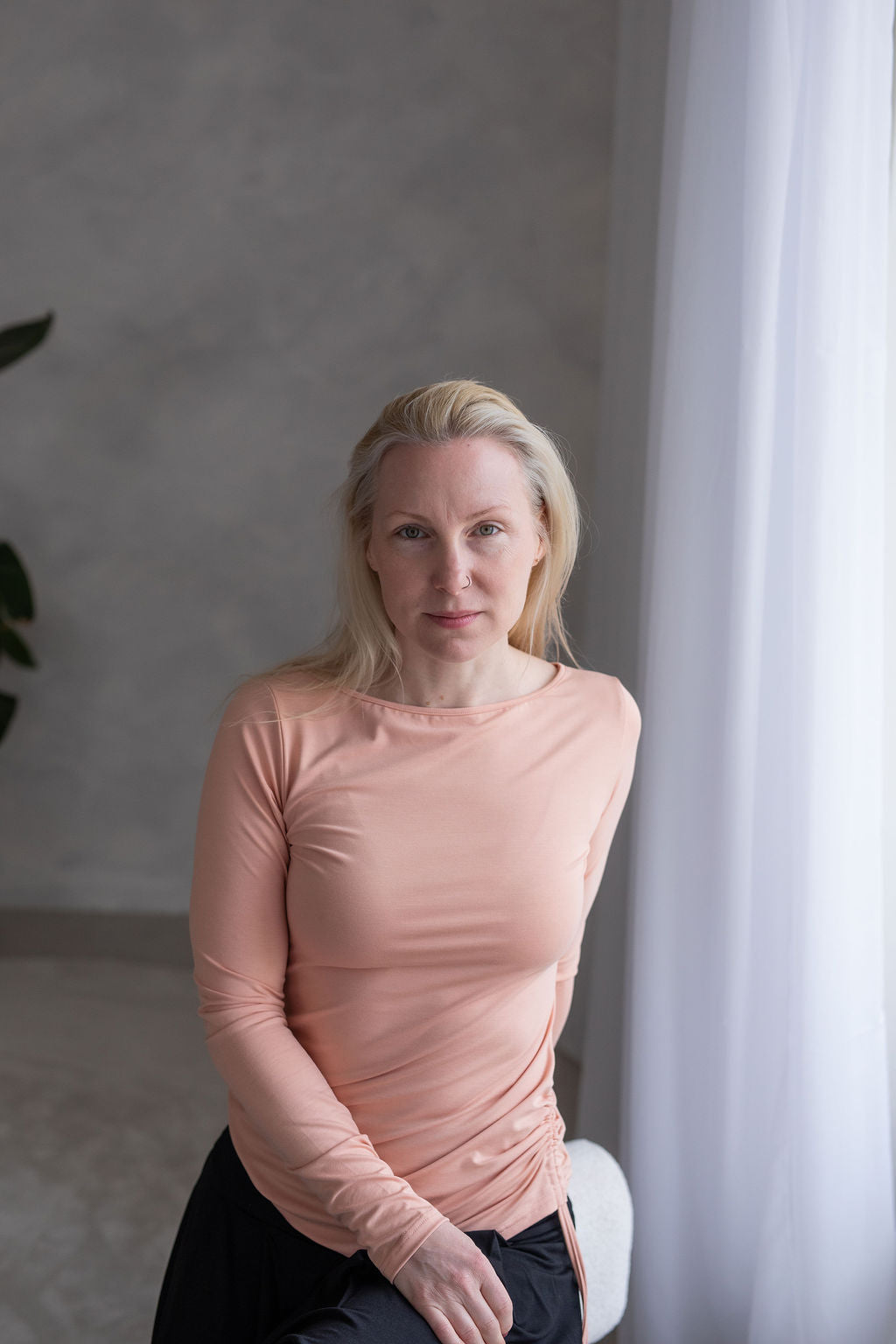 bambusovy-uplet-príiemny-na-dotek-dlouhy-rukav-jemny-V-i-lodickovy-vystrih-stahovani-na-boku-pohodlny-a-zensky-strih-merunkova