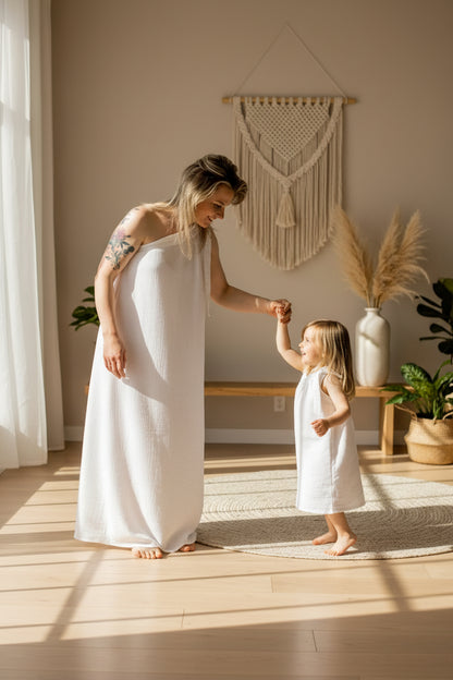 Dívčí šaty  z mušelínu, na jedno rameno -Allie