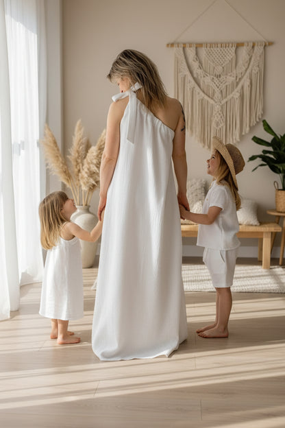 Dívčí šaty  z mušelínu, na jedno rameno -Allie