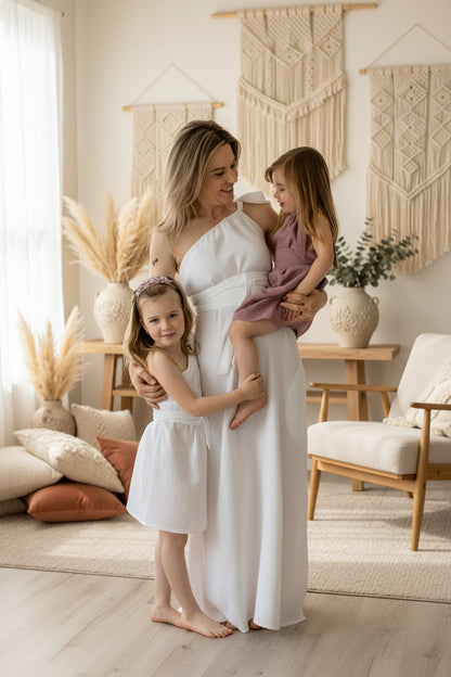 Dívčí šaty  z mušelínu, na jedno rameno -Allie