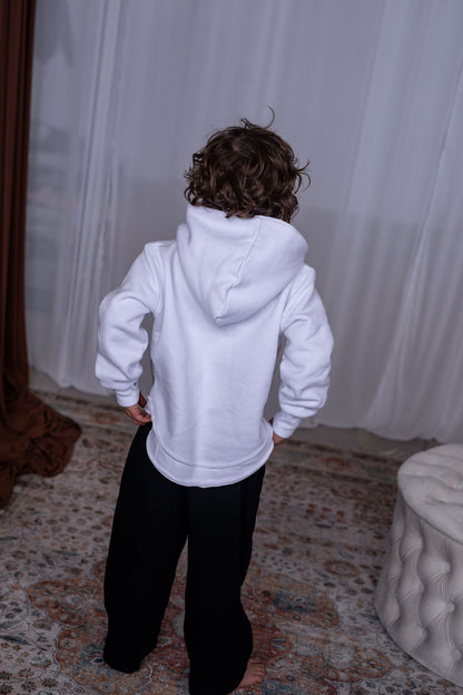 chlapecka-mikina-pocesana-teplakovina-s-kapuci-kapsa-klokan-bila