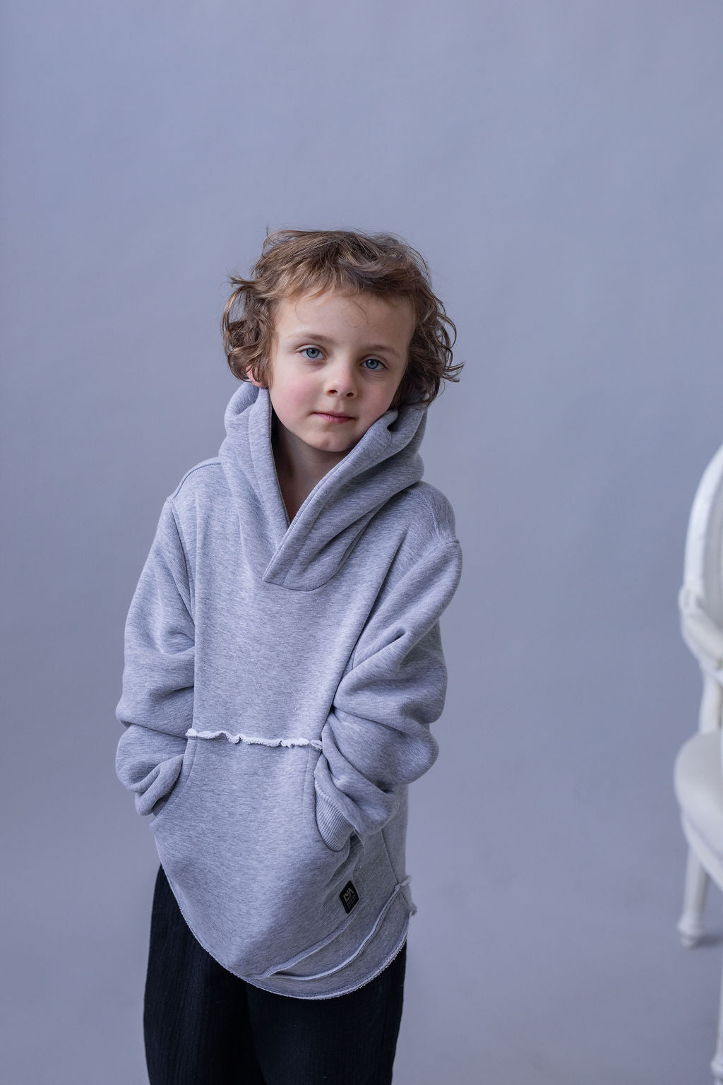 chlapecka-mikina-pocesana-teplakovina-s-kapuci-kapsa-klokan-sedy-melir