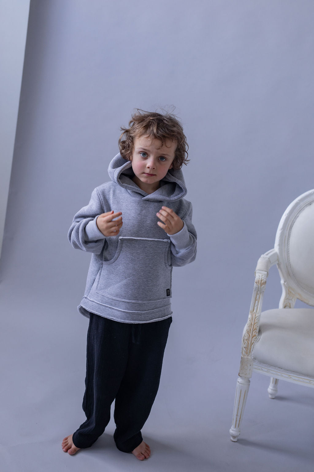 chlapecka-mikina-pocesana-teplakovina-s-kapuci-kapsa-klokan-sedy-melir