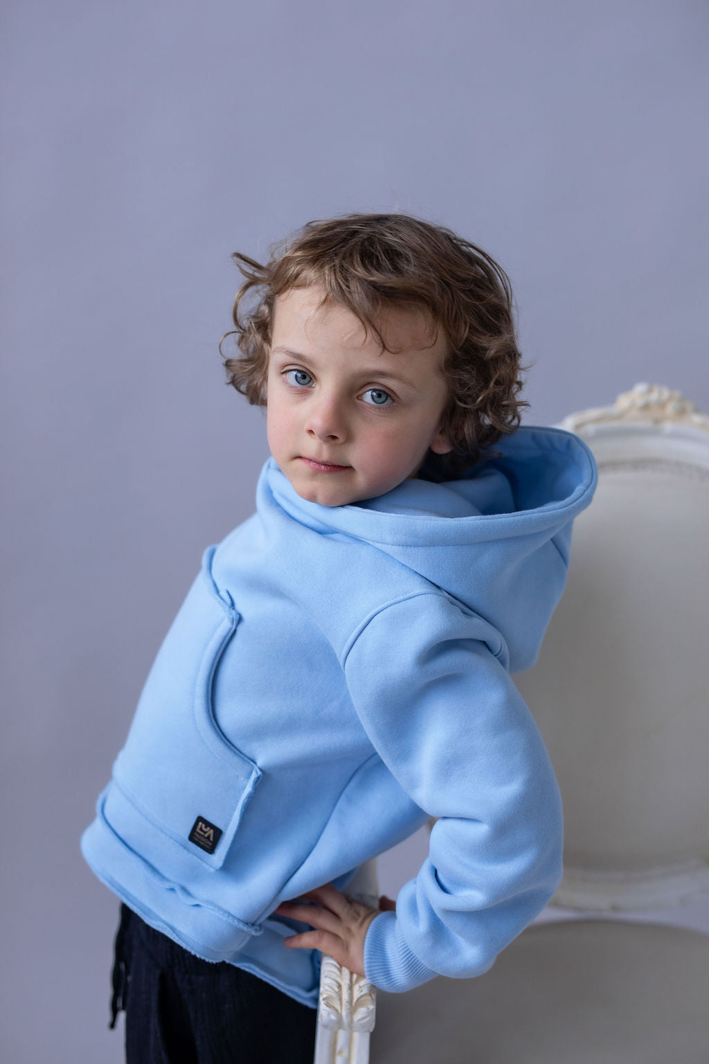 chlapecka-mikina-pocesana-teplakovina-s-kapuci-kapsa-klokan-baby-blue