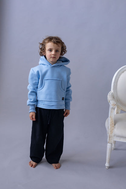 chlapecka-mikina-pocesana-teplakovina-s-kapuci-kapsa-klokan-baby-blue