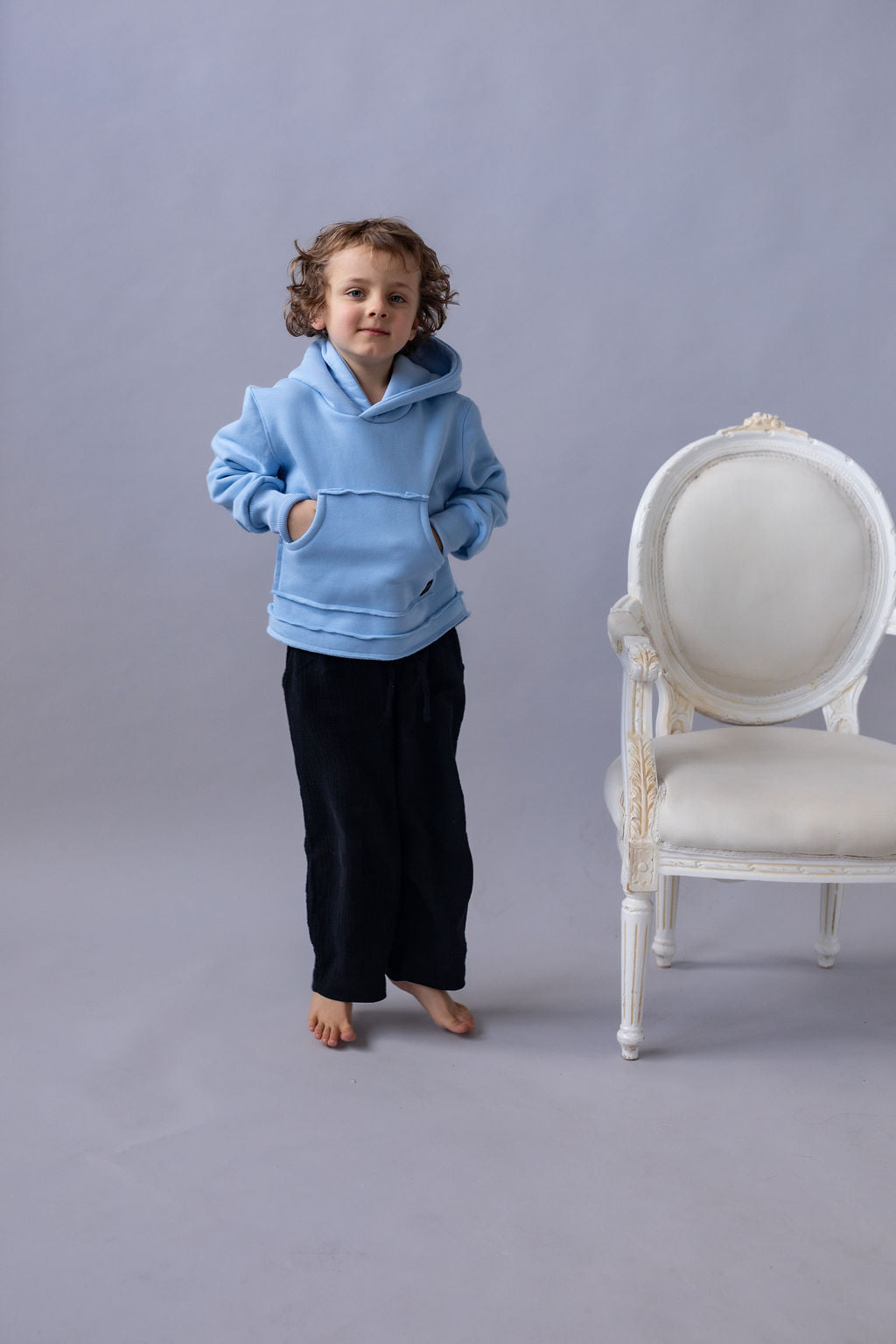 chlapecka-mikina-pocesana-teplakovina-s-kapuci-kapsa-klokan-baby-blue