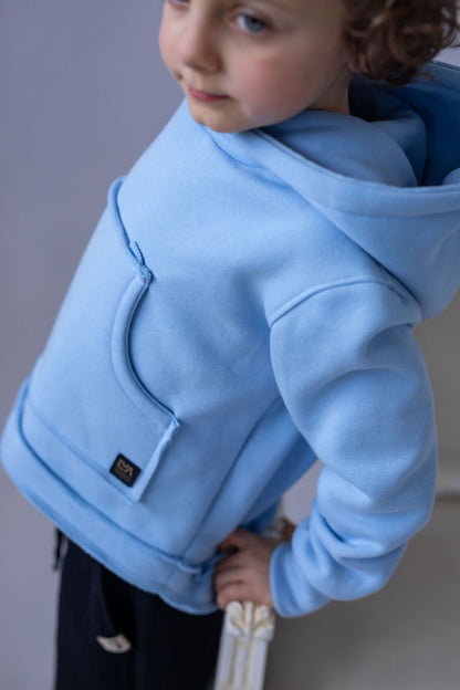 chlapecka-mikina-pocesana-teplakovina-s-kapuci-kapsa-klokan-baby-blue
