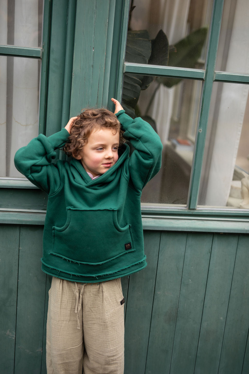 chlapecka-mikina-pocesana-teplakovina-s-kapuci-kapsa-klokan-zelena