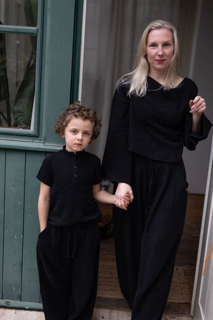 chlapecka-polokosile-muselin-pohodlna-knofliky-kratky-rukav-idealni-na-kazde-rocni-obdobi-cerna