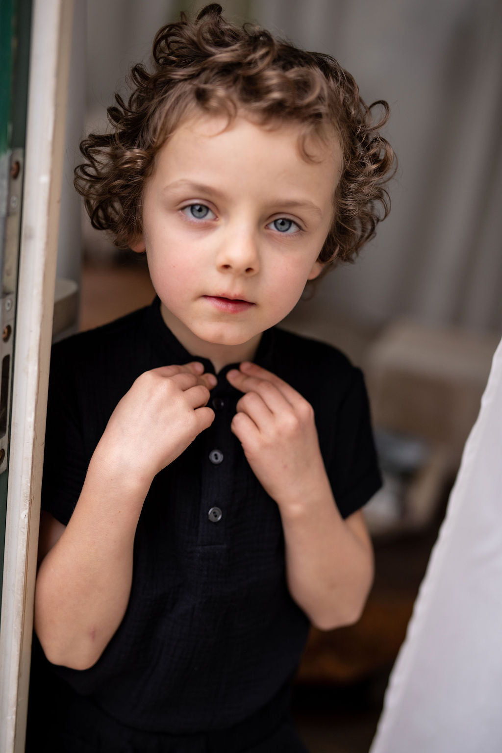 chlapecka-polokosile-muselin-pohodlna-knofliky-kratky-rukav-idealni-na-kazde-rocni-obdobi-cerna