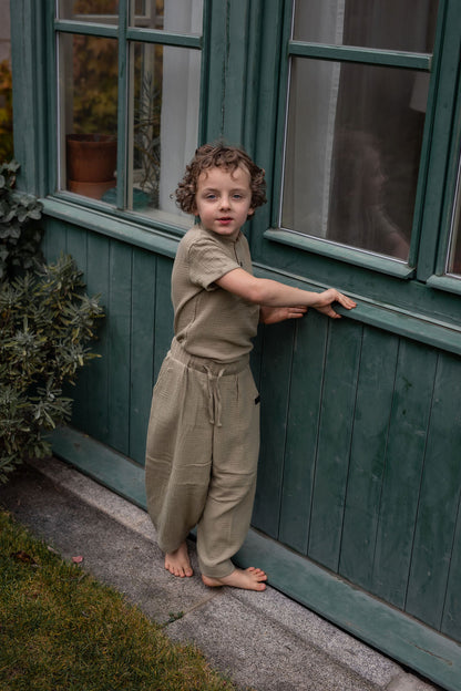 chlapecka-polokosile-muselin-pohodlna-knofliky-kratky-rukav-idealni-na-kazde-rocni-obdobi-khaki
