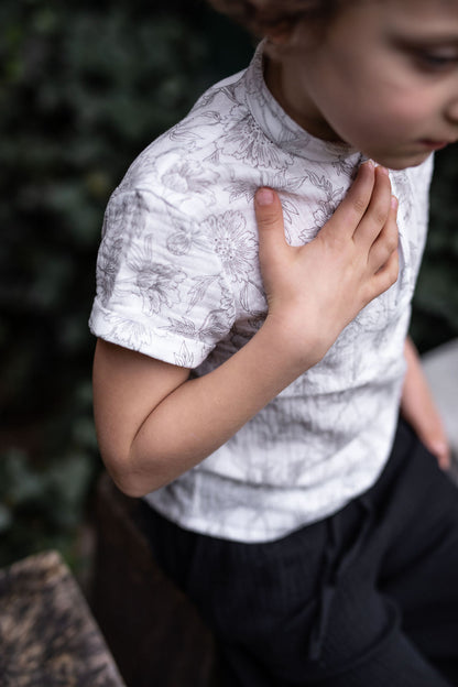 chlapecka-polokosile-muselin-pohodlna-knofliky-kratky-rukav-idealni-na-kazde-rocni-obdobi-sede-kvety