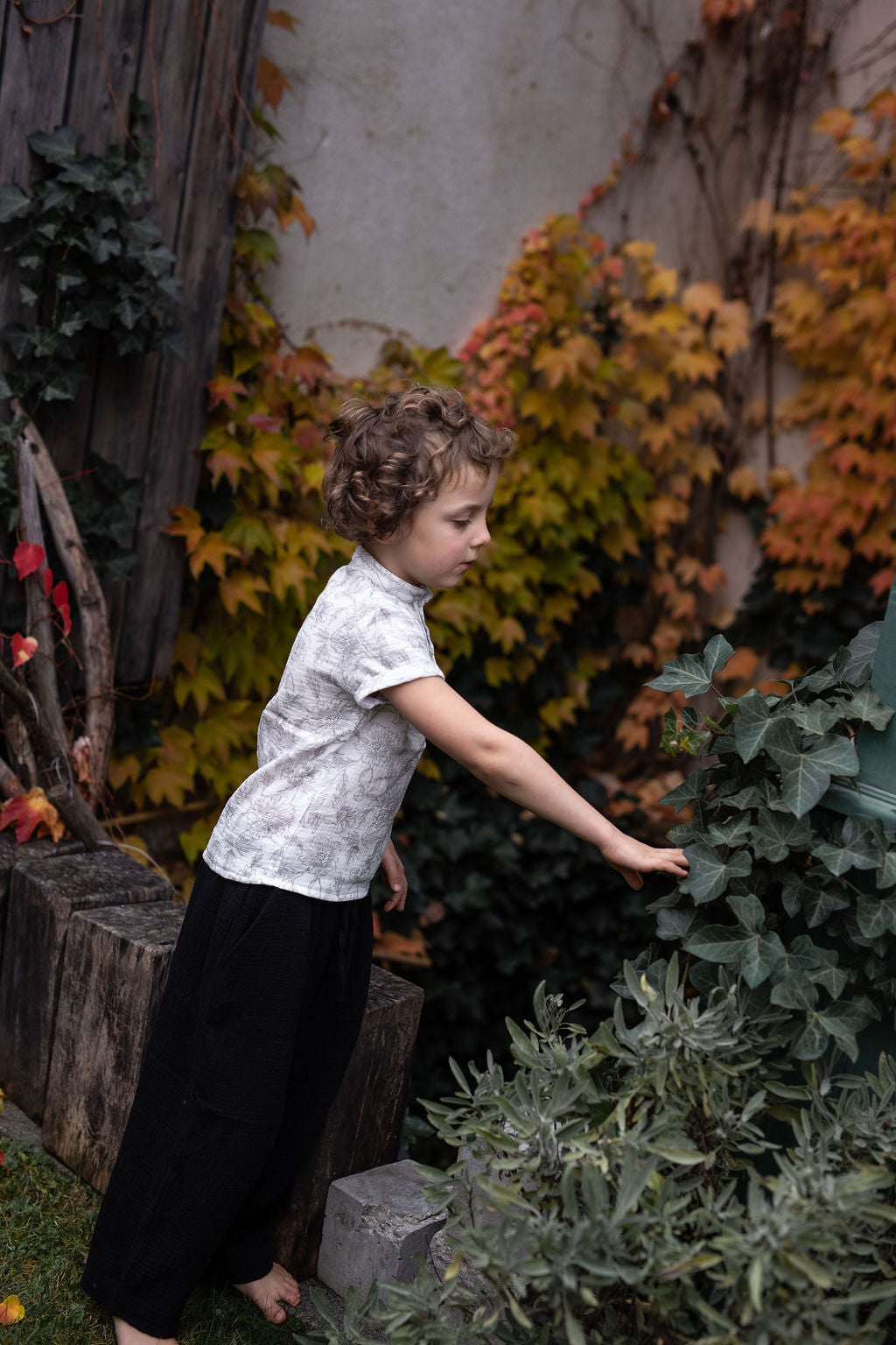 chlapecka-polokosile-muselin-pohodlna-knofliky-kratky-rukav-idealni-na-kazde-rocni-obdobi-sede-kvety