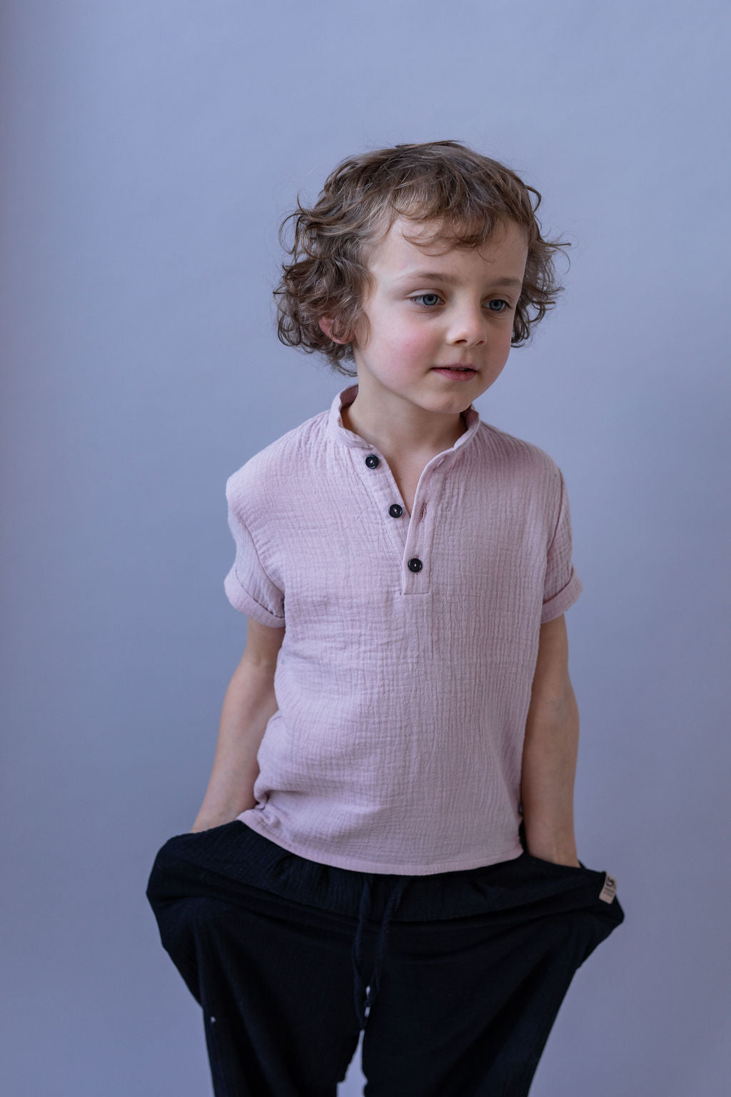 chlapecka-polokosile-muselin-pohodlna-knofliky-kratky-rukav-idealni-na-kazde-rocni-obdobi-staroruzova