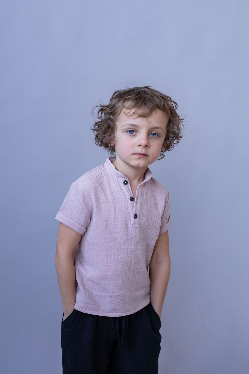 chlapecka-polokosile-muselin-pohodlna-knofliky-kratky-rukav-idealni-na-kazde-rocni-obdobi-staroruzova