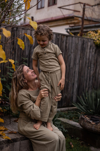chlapecka-polokosile-muselin-pohodlna-knofliky-kratky-rukav-idealni-na-kazde-rocni-obdobi-khaki