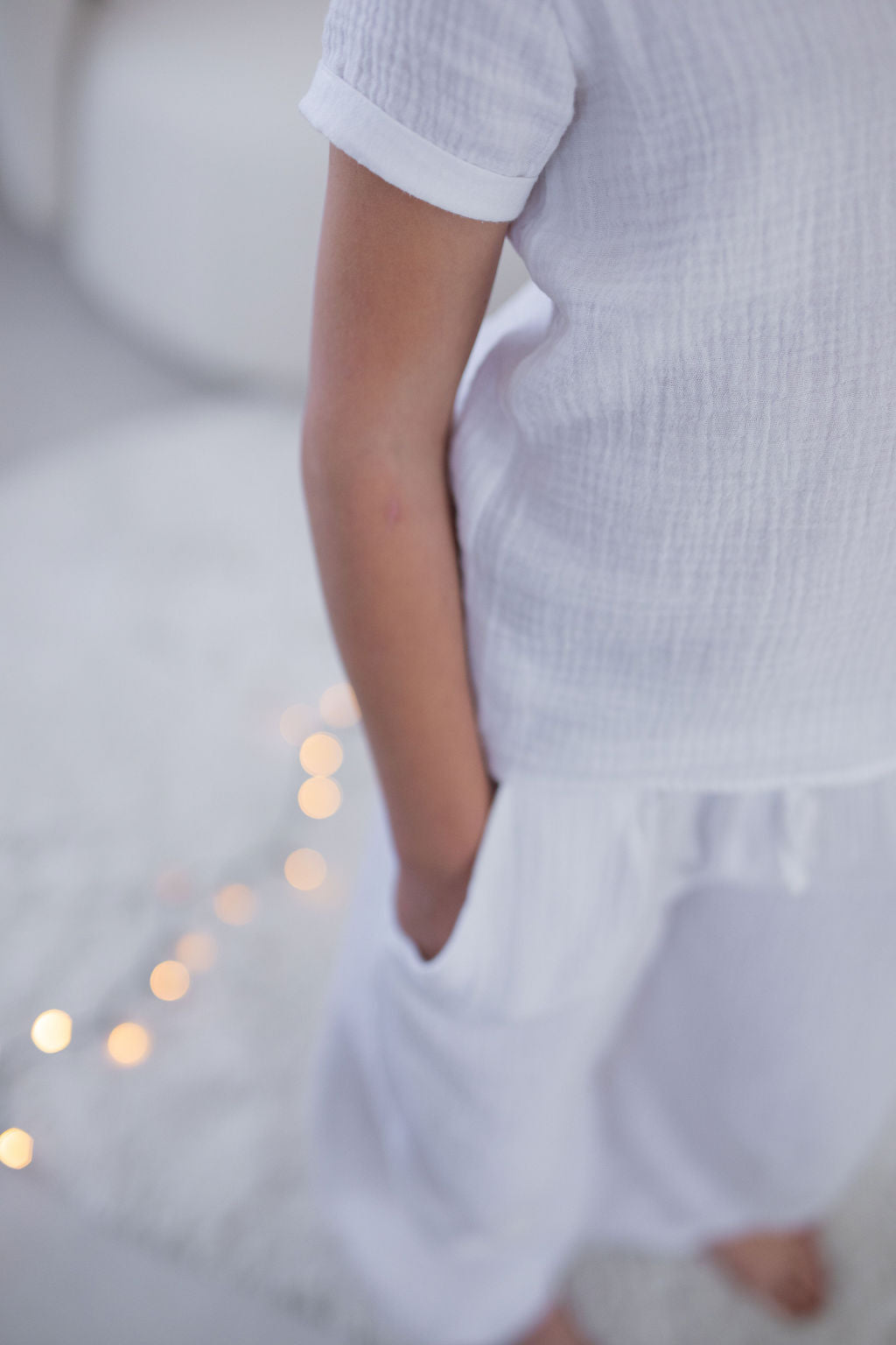 chlapecke-balonove-kalhoty-pohodli- styl-volnost-v- jednom- lehky- mušelín-Jsou -vzdušné-neomezují-se- v -pohybbu-elegantní-střihu-do -města- na víkendovou pohodu-Ležérní vzhled-
Elastický- pas -pro -maximální pohodlí-Ideální -na -jaro- léto- i -teplé -podzimní-dny-bila