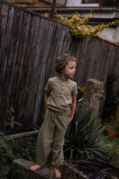 chlapecke-balonove-kalhoty-pohodli- styl-volnost-v- jednom- lehky- mušelín-Jsou -vzdušné-neomezují-se- v -pohybbu-elegantní-střihu-do -města- na víkendovou pohodu-Ležérní vzhled-
Elastický- pas -pro -maximální pohodlí-Ideální -na -jaro- léto- i -teplé -podzimní-dny-khaki