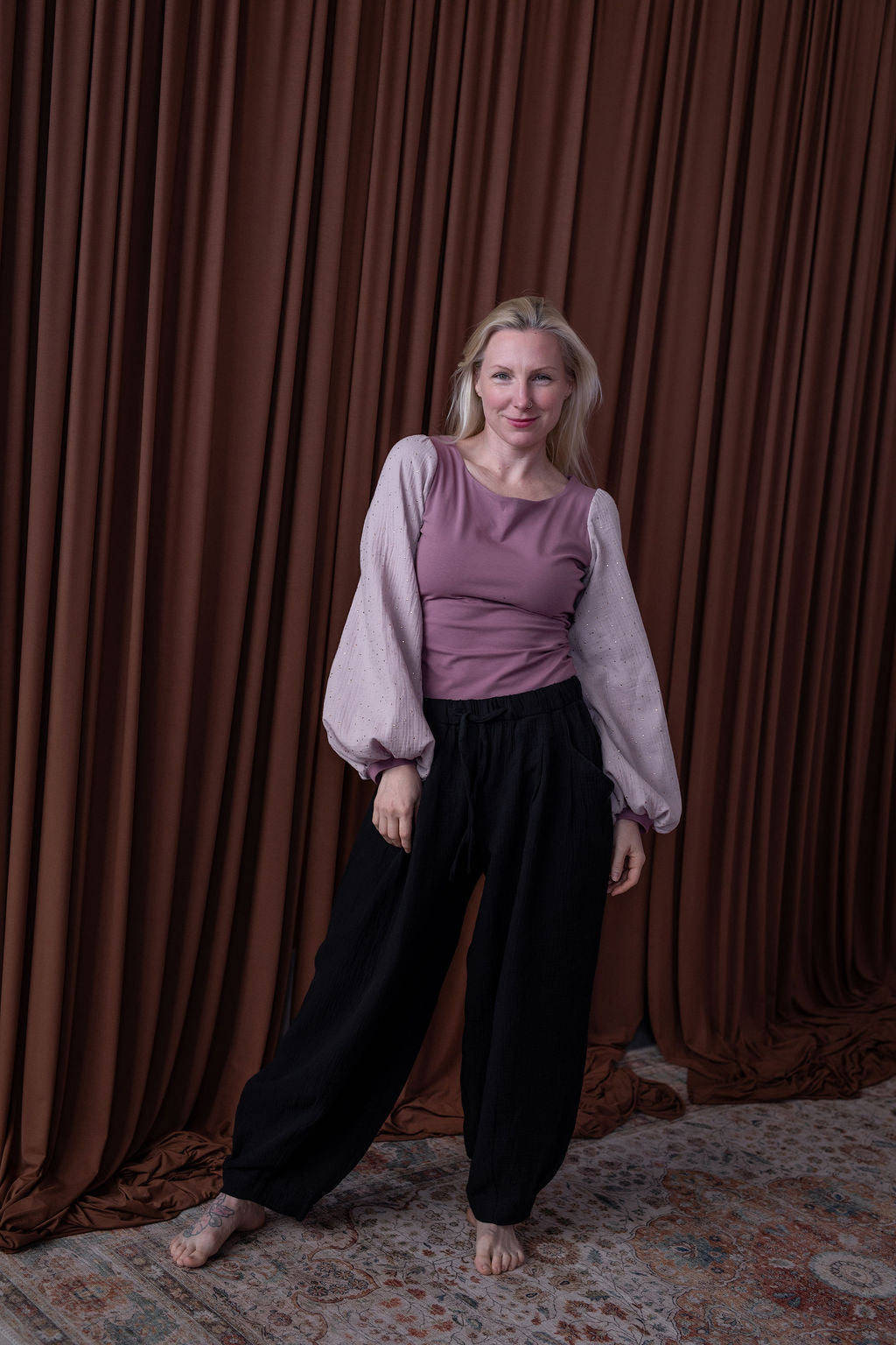 damska-elegantni-halena-muselin-uplet-balonove-rukavy-do-prace-na-veceri-vylety-pohoda-zlate-tecky-ruzova