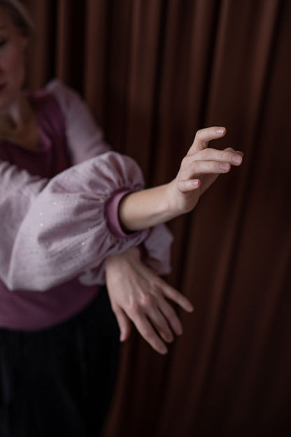 damska-elegantni-halena-muselin-uplet-balonove-rukavy-do-prace-na-veceri-vylety-pohoda-zlate-tecky-ruzova-rukavy