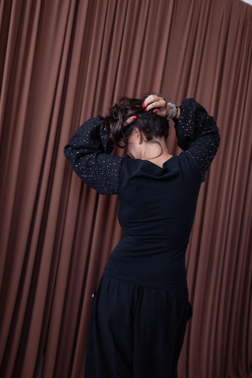 damska-elegantni-halena-muselin-uplet-balonove-rukavy-do-prace-na-veceri-vylety-pohoda-zlate-tecky-cerna