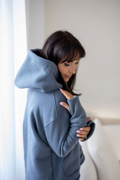 damska-mikina-pocesana-teplakovina-s-kapuci-kapsa-klokan-seda