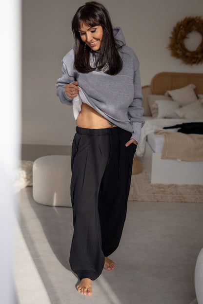 damske-balonove- kalhoty- z- lehkeho- muselinu-vzdusne -elegantni-do-mesta-na-vikend- Lezerni-Elastický-malinko-snizeny-cerna