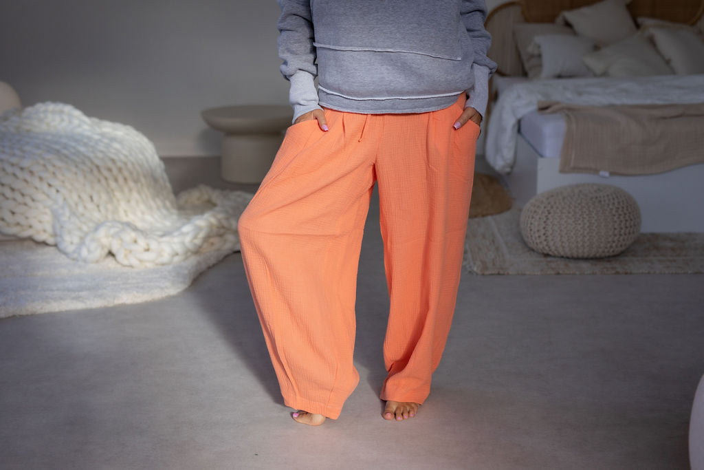 damske-balonove- kalhoty- z- lehkeho- muselinu-vzdusne -elegantni-do-mesta-na-vikend- Lezerni-Elastický-malinko-snizeny-coral