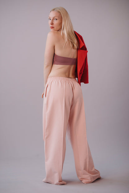 damske-kalhoty-rovny-sirsi-strih-elegantni-puk-a-kapsy-Pohodlna-teplakovina-Jemne snizeny-pas-pro-celodenni -pohodlne-noseni-svetle-ruzova-pudrova