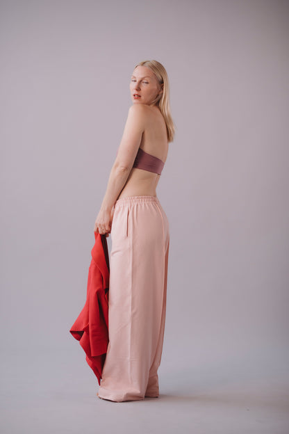 damske-kalhoty-rovny-sirsi-strih-elegantni-puk-a-kapsy-Pohodlna-teplakovina-Jemne snizeny-pas-pro-celodenni -pohodlne-noseni-svetle-ruzova-pudrova