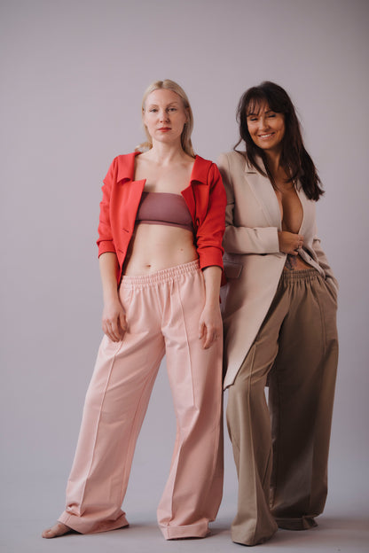 damske-kalhoty-rovny-sirsi-strih-elegantni-puk-a-kapsy-Pohodlna-teplakovina-Jemne snizeny-pas-pro-celodenni -pohodlne-noseni-svetle-ruzova-pudrova