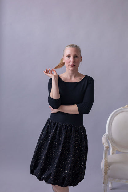 damske-saty-balonova-sukne-ke-kolenum-vrchni-dil-uplet-spodni-dil-muselin-lehkost-elegance-na-veceri-do-divadla-na-prochazky-cerna-zlate-tecky