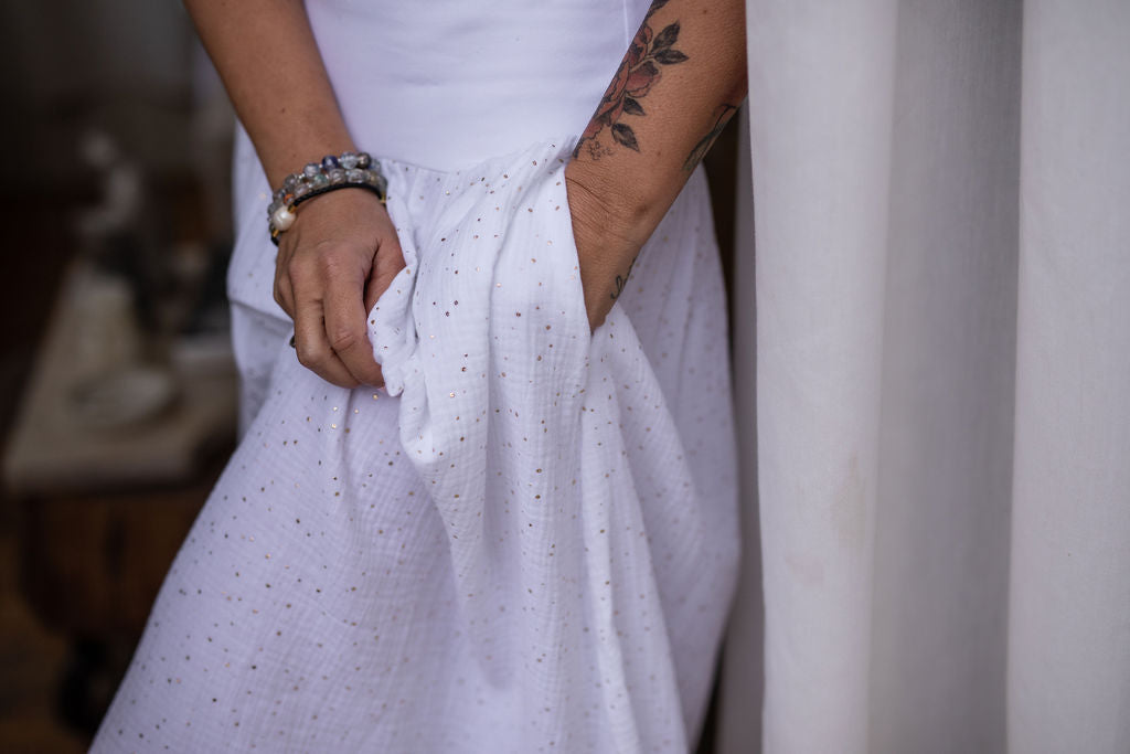 damske-saty-uplet-muselin-3/4-rukav-jednoduchost-styl-pro-kazde-rocni-obdobi-vecere-k-mori-elegantni-zlate-tecky-bila-detail