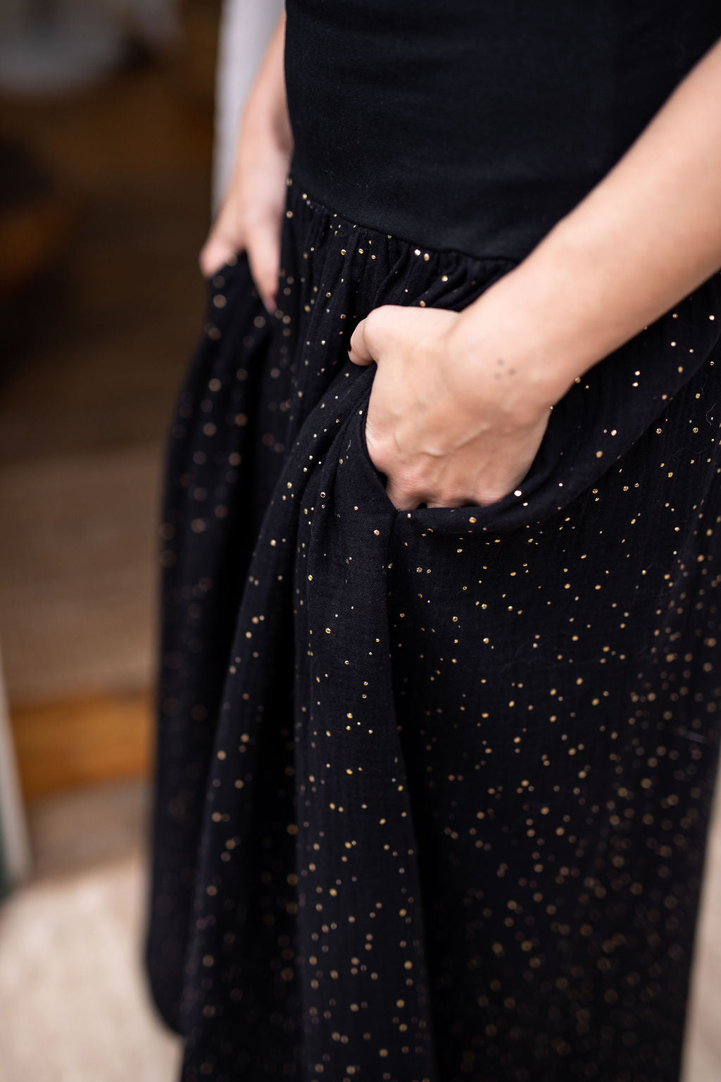 damske-saty-uplet-muselin-3/4-rukav-jednoduchost-styl-pro-kazde-rocni-obdobi-vecere-k-mori-elegantni-zlate-tecky-cerna-detail