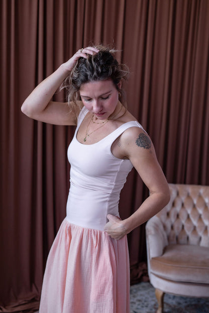 damske-saty-dvojita-predni-vrstva – pro-jistotu-a-krasnou-siluetu -pruzny-a -pohodlny-uplet-nahore-Llehka-a-bohata-muselinova-sukne-vsestranne-zenske-a-nadcasove-vhodne-k-mori-na-prochazky-na-veceri-svetle-oranzova