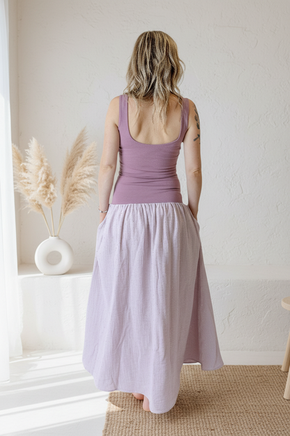 damske-saty-pruzne-pohodlne-úplet-nahoře-lehka- bohata-mušelínova-sukně-všestranné-nadčasové-styl-svoboda -zlate-tecky-ruzova